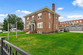 93 Roxbury St