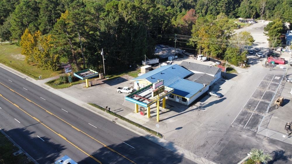 Over 4600 sqft Gas station, Warehouse, market and apartment