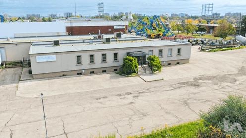 2 Royalcrest Road