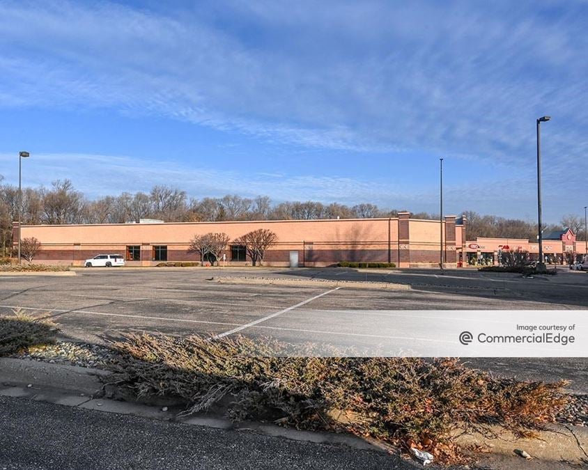 905 East County Road East, Vadnais Heights Retail Space For Lease