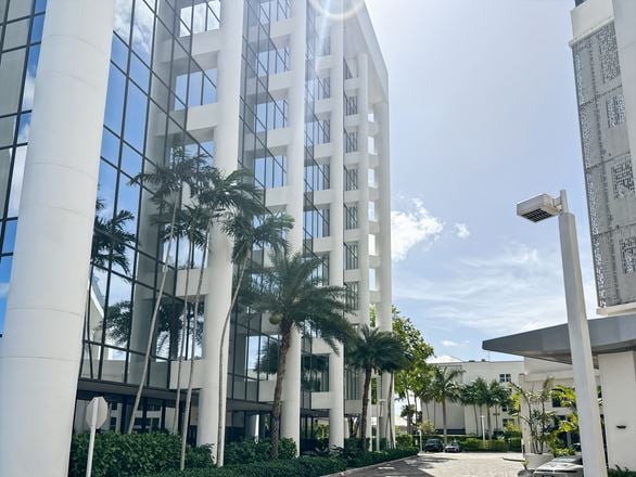 Turnberry Plaza
