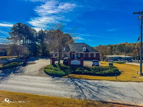 Freestanding Multi-Use Building | Sale or Lease | ±8,000 SF | ±3,987 SF Available
