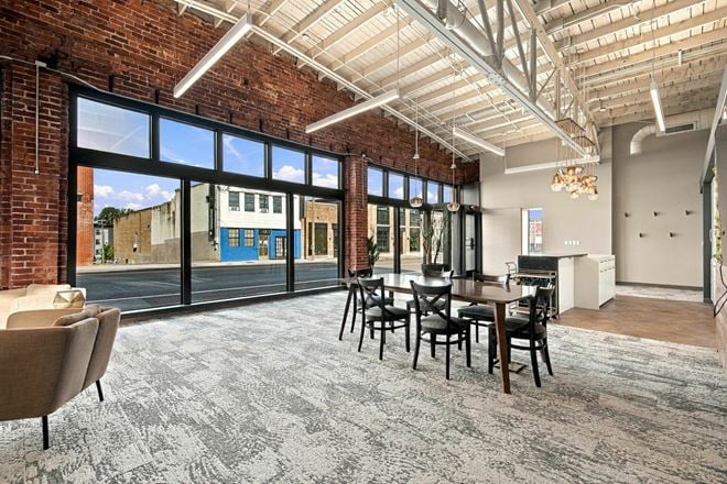 618 N. Broadway