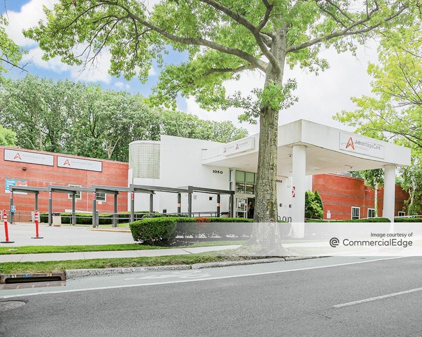 1050 Clove Road, Staten Island, NY 10301