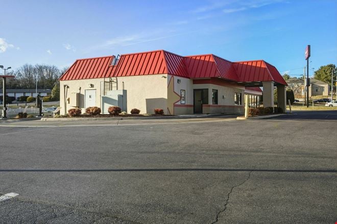 Ready-Made Drive-Thru at a Signalized Corner