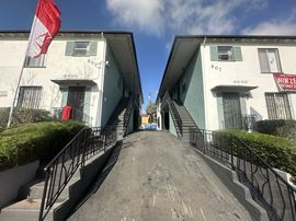 803-811 E Hyde Park Blvd