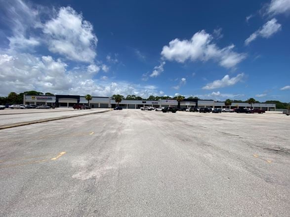 St Lucie Plaza