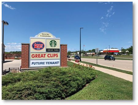 Photo of commercial space at 6531-6537 S. 27th Street in Franklin