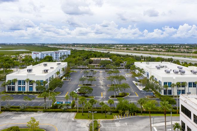 Office property in Pembroke Pines, FL