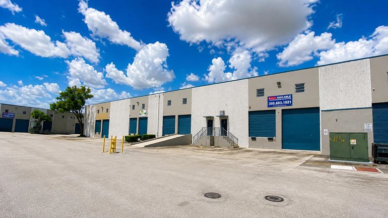 NORTH RIVER COMMERCE CENTER