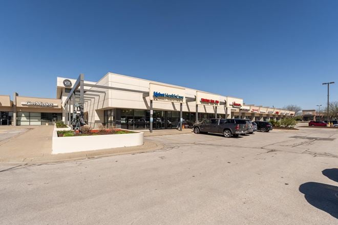 Shoppes At Lakeside