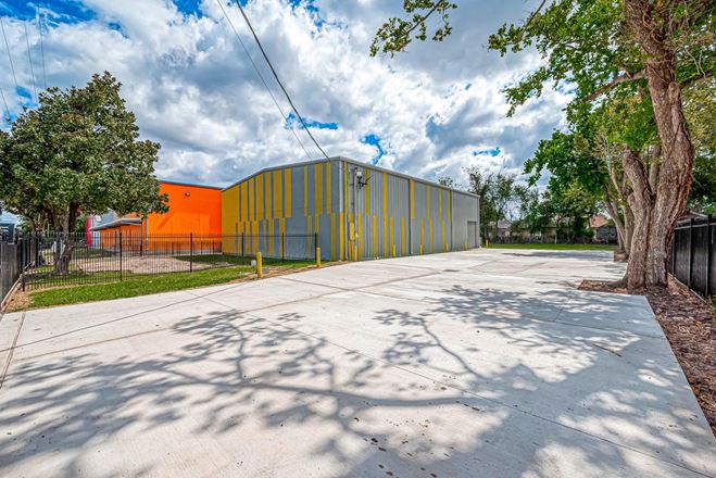 Air- conditioned Warehouse 