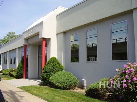 Photo of commercial space at 215 W Hoffman Ave in Lindenhurst