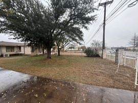 1204 W Pecan St