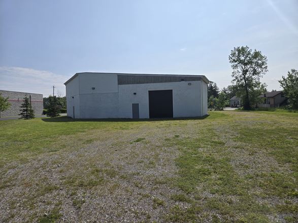 9170 Transit Rd - 14,710+/- SF  RETAIL WAREHOUSE STORAGE