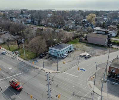 570 Lakeshore Rd E
