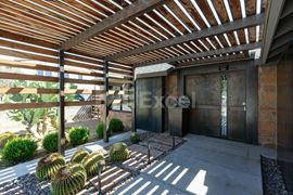 553 California Ave