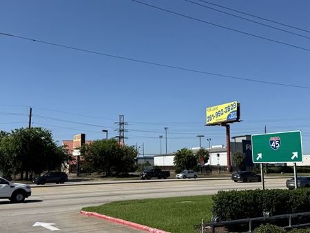 Retail space for Rent at 302 Farm to Market 1960 in Houston