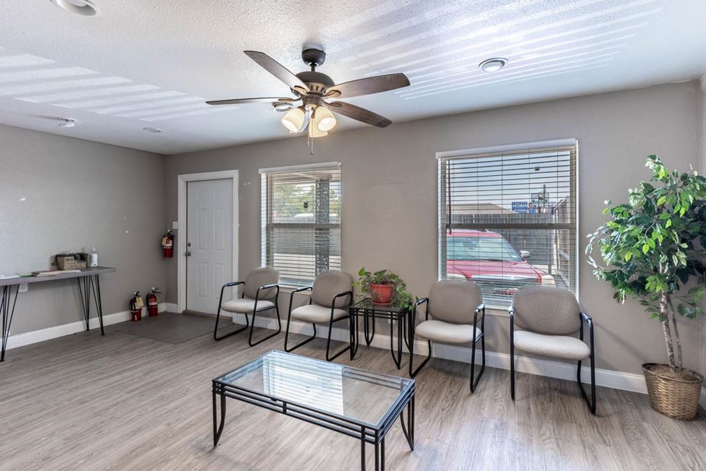 Office/Retail Suites on Interstate 30