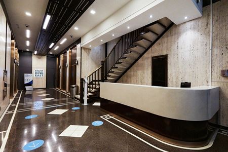 1305     Space Photo Gallery 4