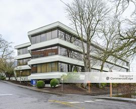 Willamette Park Plaza