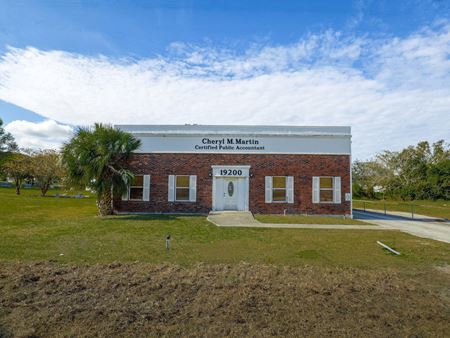 Lake Wales 1960 sqft Office Building with additional residential income - Lake Wales