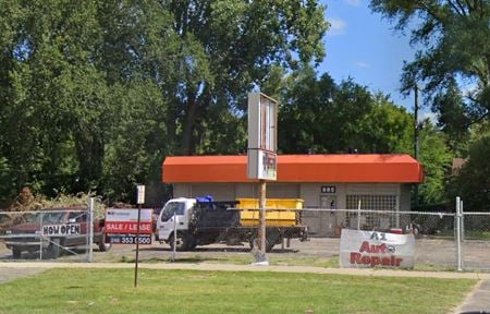 Photo of commercial space at 885 Orchard Lake Rd in Pontiac