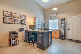 723 N Curtis Ct