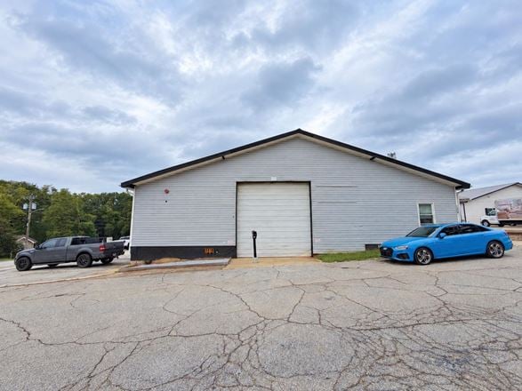 4,400 Sq Ft Warehouse + Office Space- Seneca