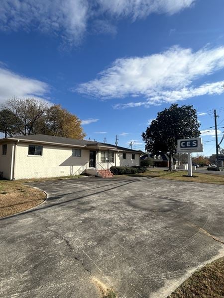 Office space for Sale at 1401 Thompson Cir in Gardendale