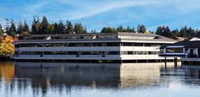 40 Lake Bellevue