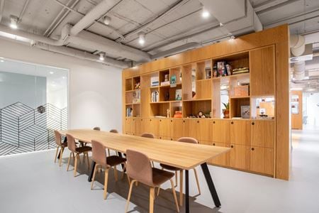 Shared and coworking spaces at 225 West 34th Street in New York