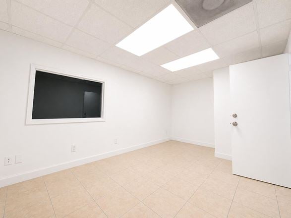 2818-20 NW 72nd Avenue