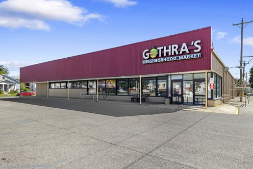 17,060 SF Former Grocery Store