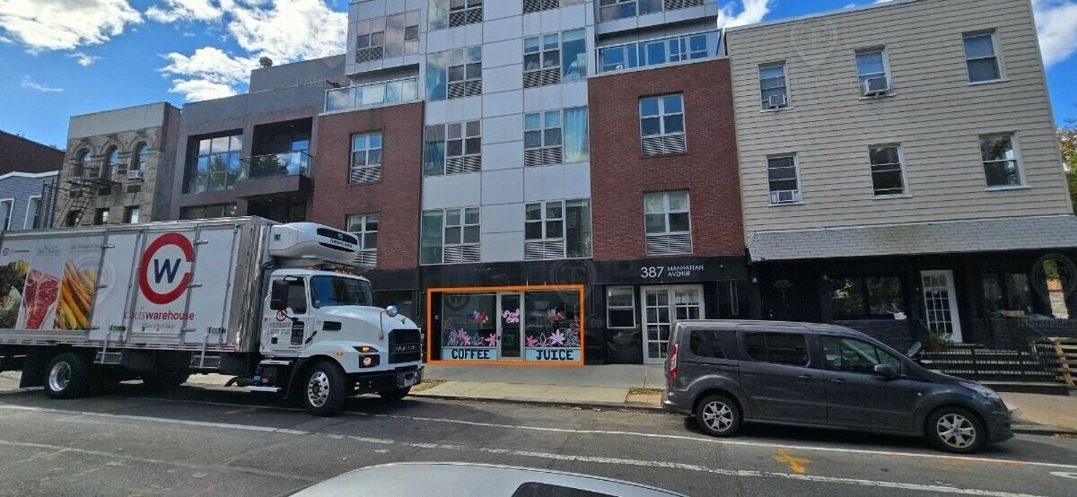 550 SF | 387 Manhattan Avenue | Glass Frontage Retail/Office Space For Lease