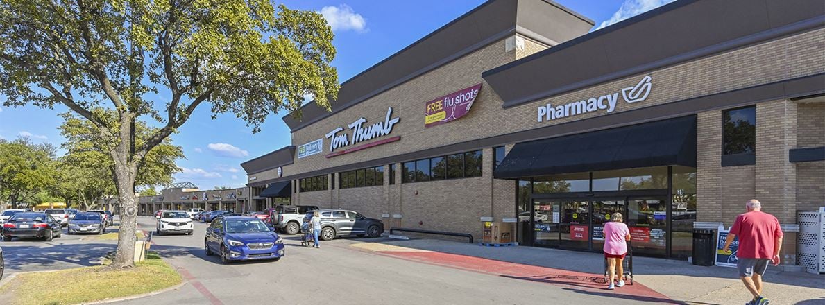 Retail space for Rent at 801-819 W Arapaho Rd in Richardson