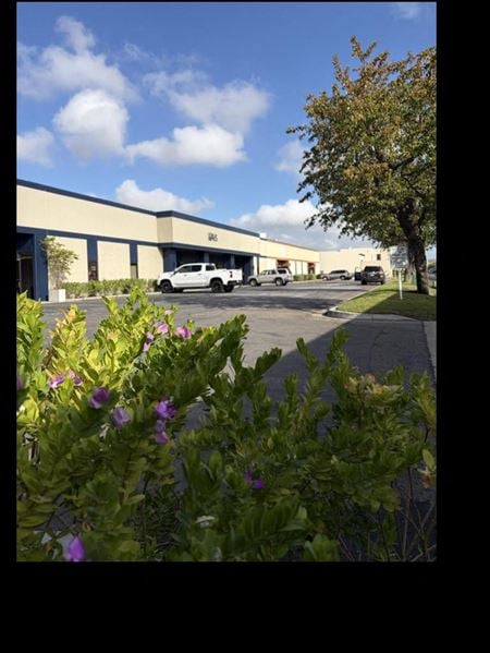 Flex Space space for Rent at 15461 Chemical Ln in Huntington Beach
