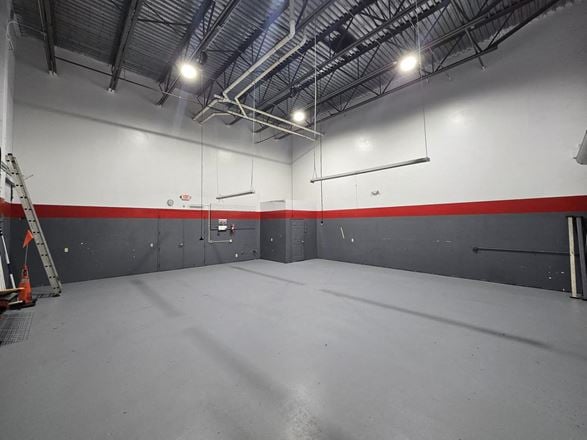 Industrial Flex Space | Corner Unit