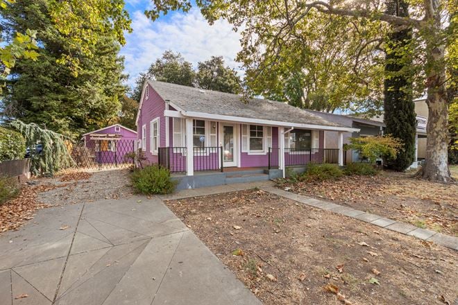 1824 Mangrove Avenue