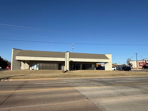 River Oaks Plaza/Office
