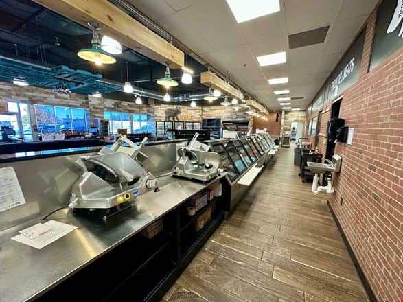 Winpark Place Retail Center - 6015 - 6103 Hillside