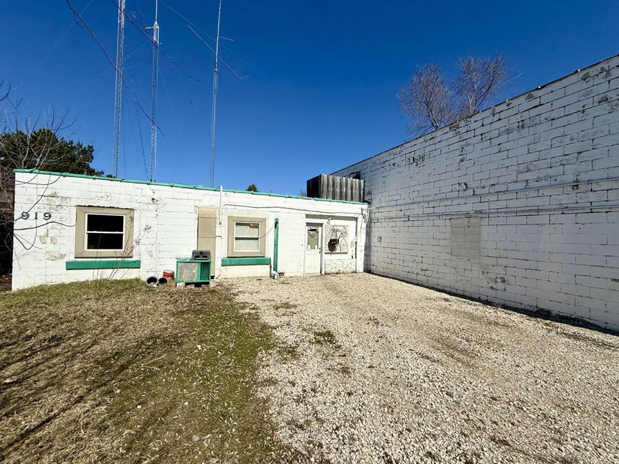 Auto Repair / Salvage in Lansing