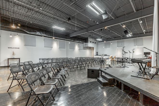 Office/Retail 4,000 SF with Large Open Space 18' Ceilings on Rossville Ave