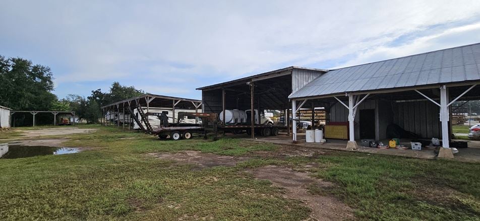 12,450 SF Commercial Property | Office, Garages & Pole Barns | Winter Haven