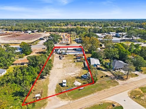 Turnkey Tire & Auto Service Property for Sale | Fully Operational Facility with Prime Hwy 75 Frontage – Willis, TX