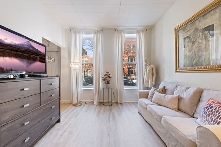 Multi-Family space for Sale at 1311 W Ohio St in Chicago