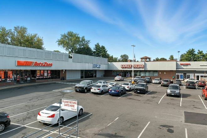 Windsor Locks, CT - Dexter Plaza