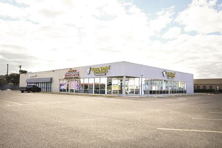 Retail space for Rent at 4502 Kostoryz Rd in Corpus Christi