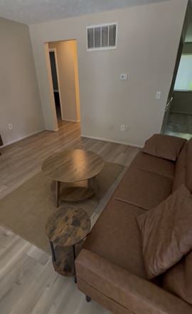 2803 Lansing Dr