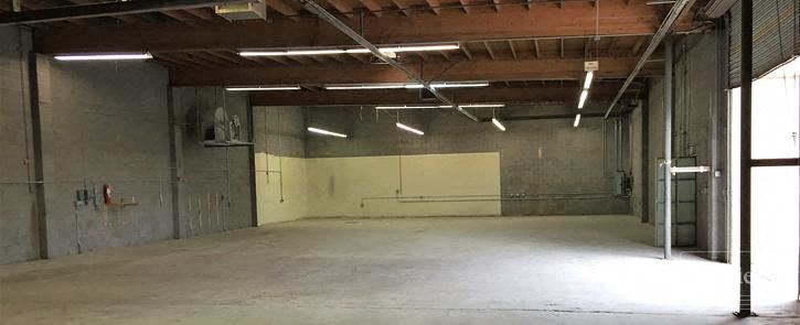 Free Standing Industrial Building for Lease in Phoenix